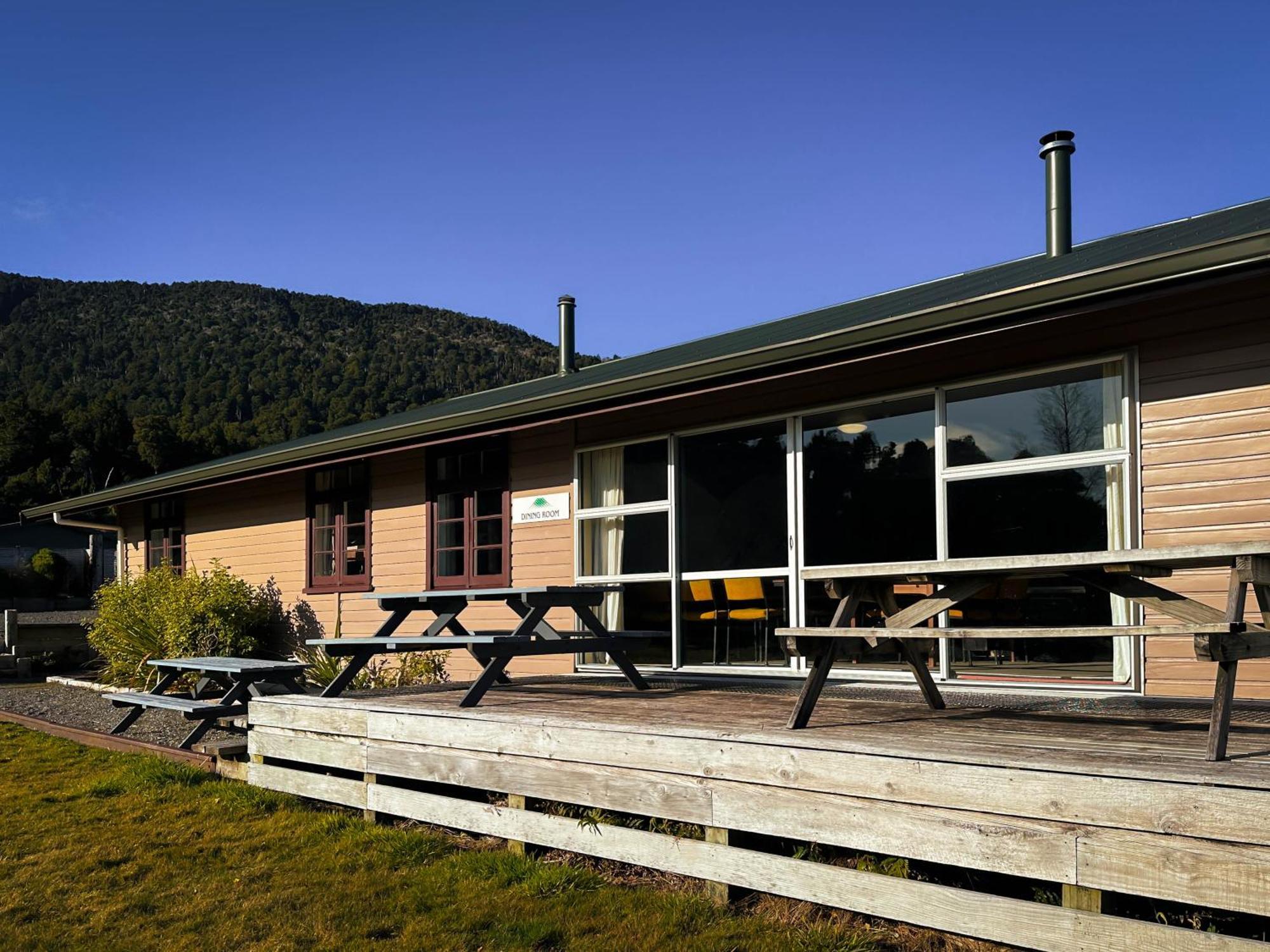 The Crossing Lodge & Backpackers Erua Экстерьер фото