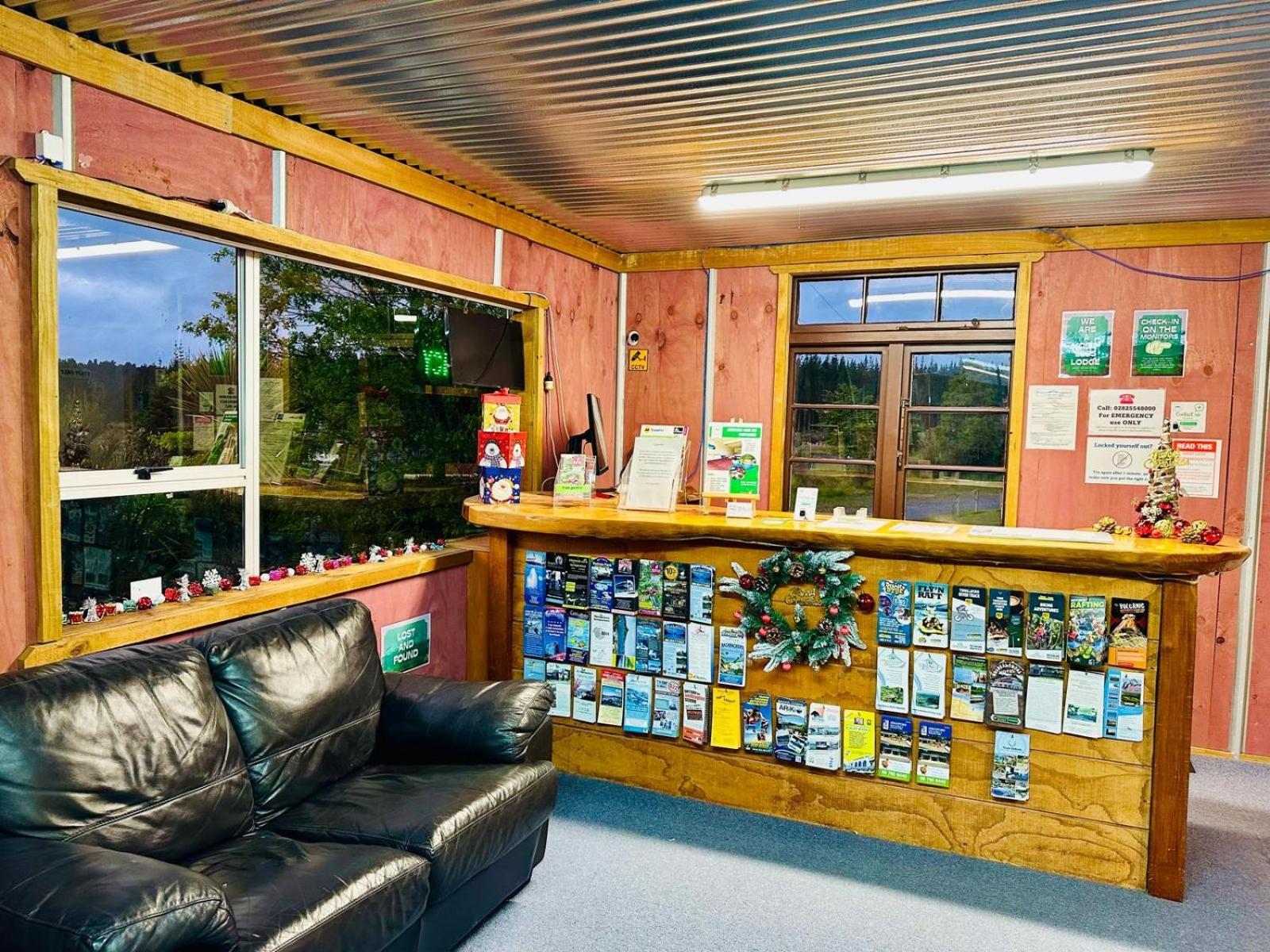 The Crossing Lodge & Backpackers Erua Экстерьер фото
